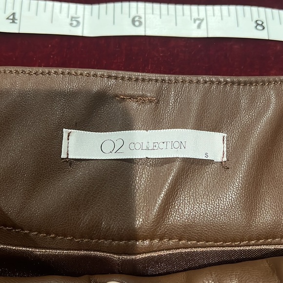 Faux leather high waisted shorts - Picture 2 of 8